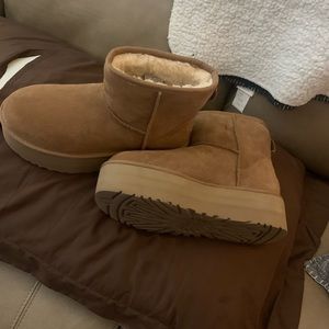 Uggs size 9 only wore 3 times. To big  paid 180$ asking 160$